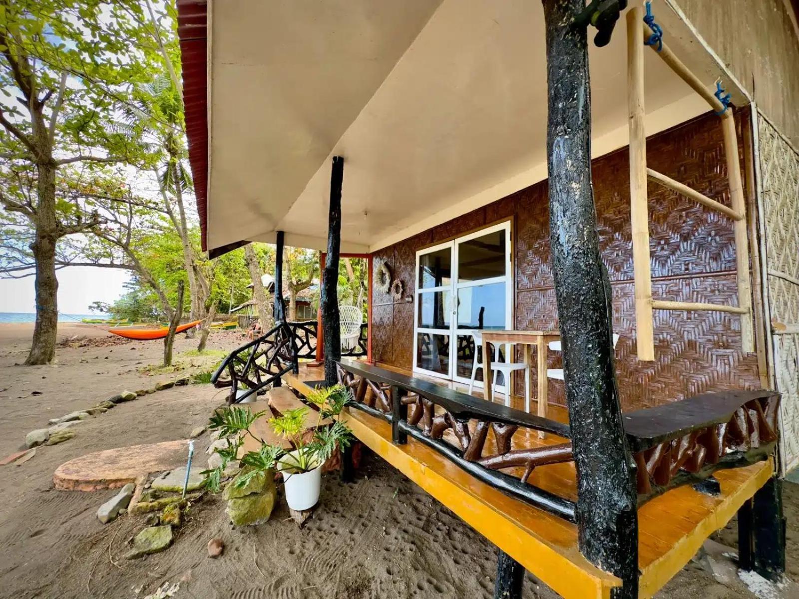 Playa Del Fuego Camiguin Beach Hostel & Resort Mambajao Exterior photo